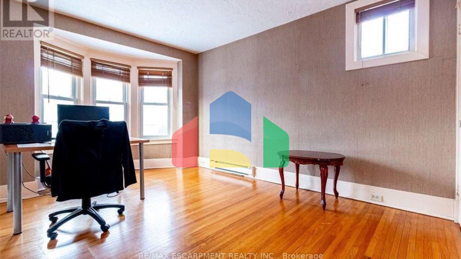 Residential - Single Family Home - Hamilton, Canada - Canada