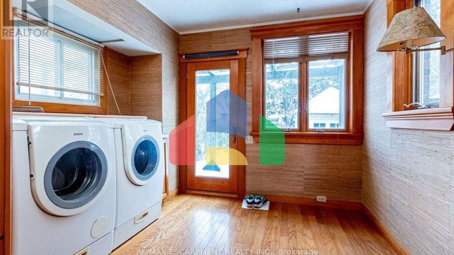 Residential - Single Family Home - Hamilton, Canada - Canada