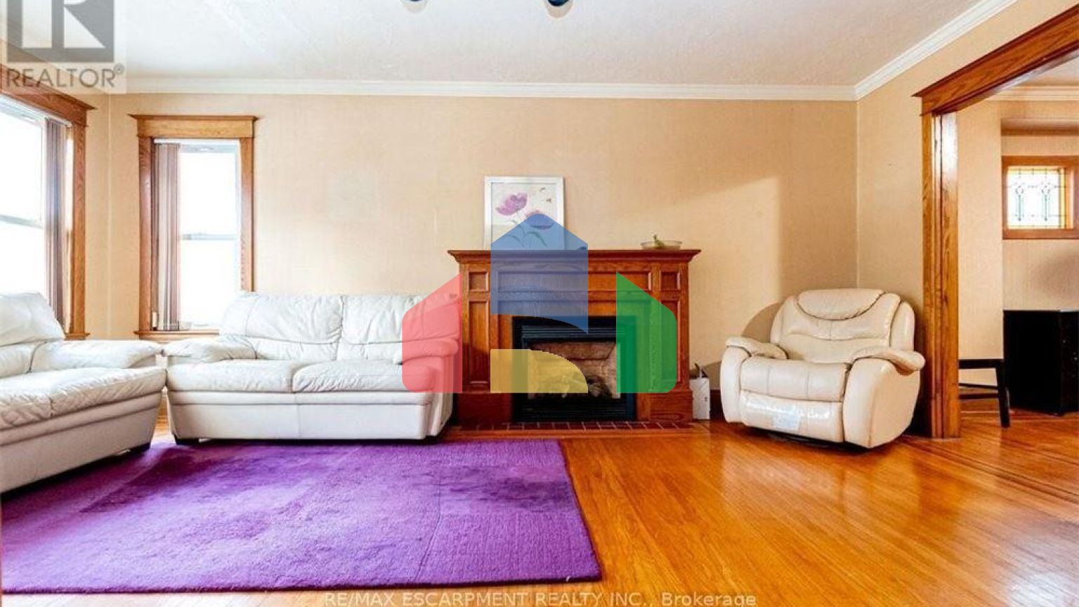 Residential - Single Family Home - Hamilton, Canada - Canada