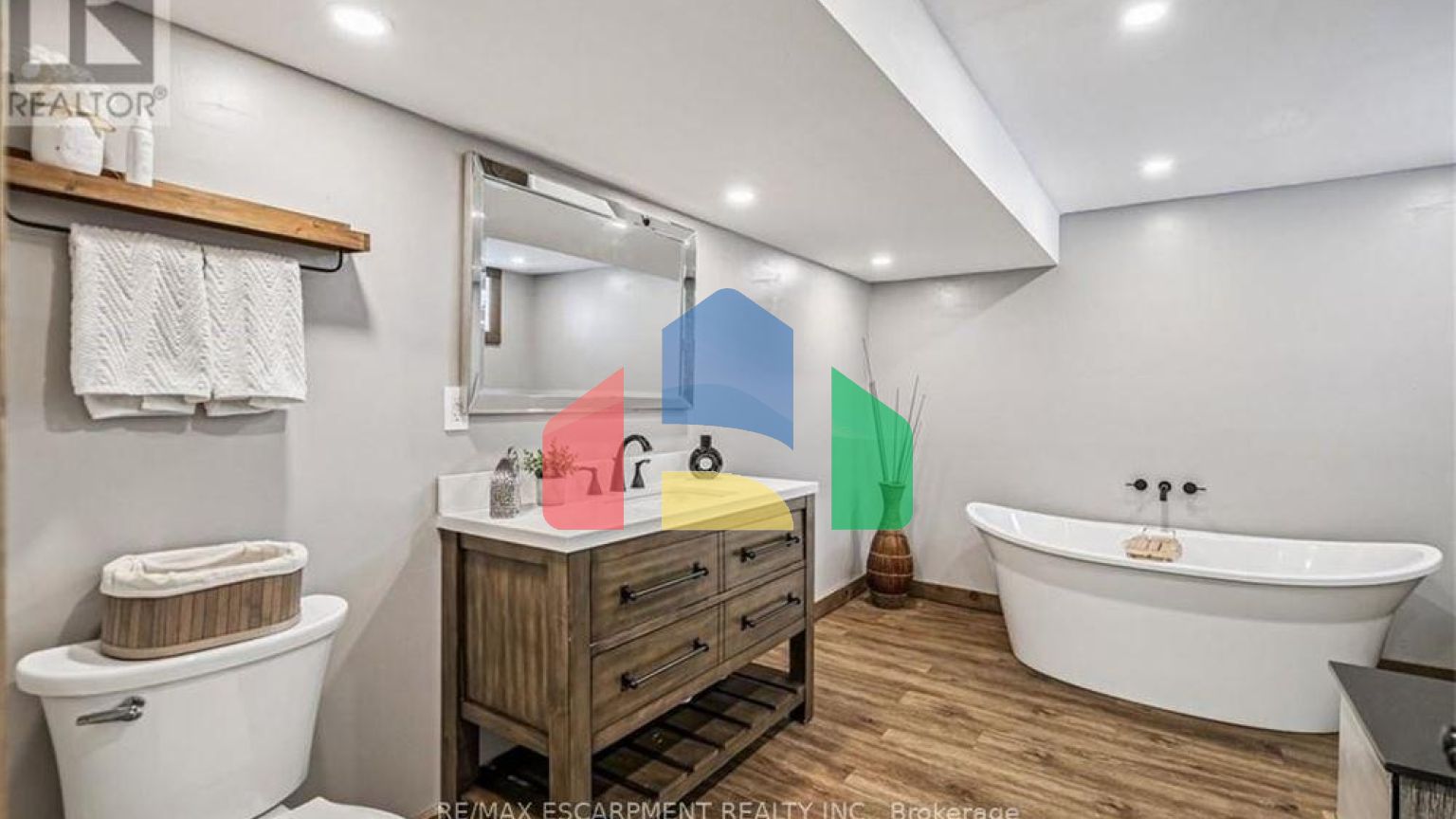 Residential - Single Family Home - Hamilton, Canada - Canada