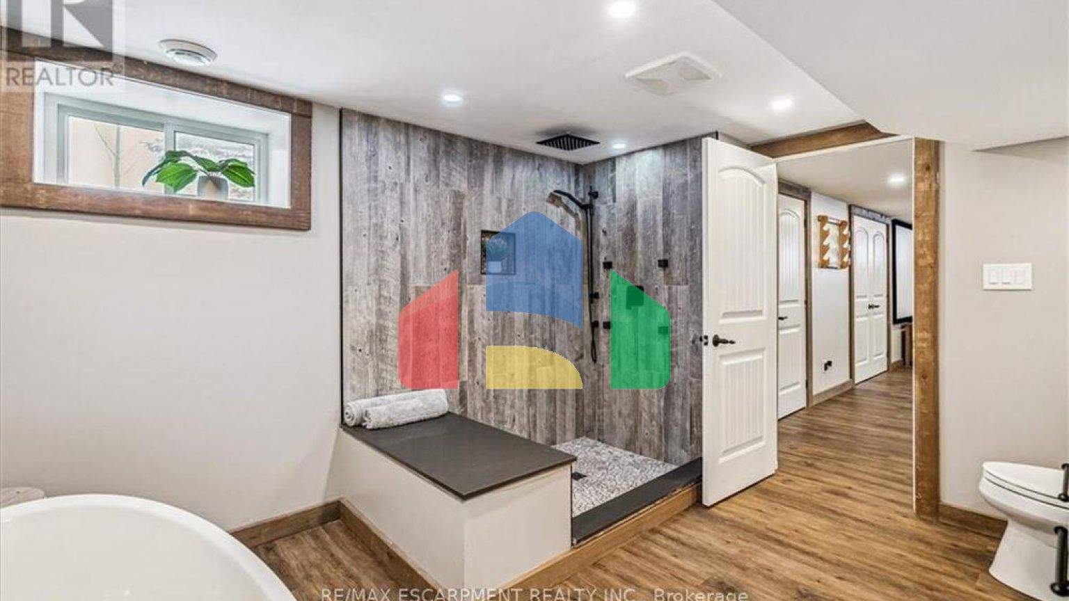 Residential - Single Family Home - Hamilton, Canada - Canada