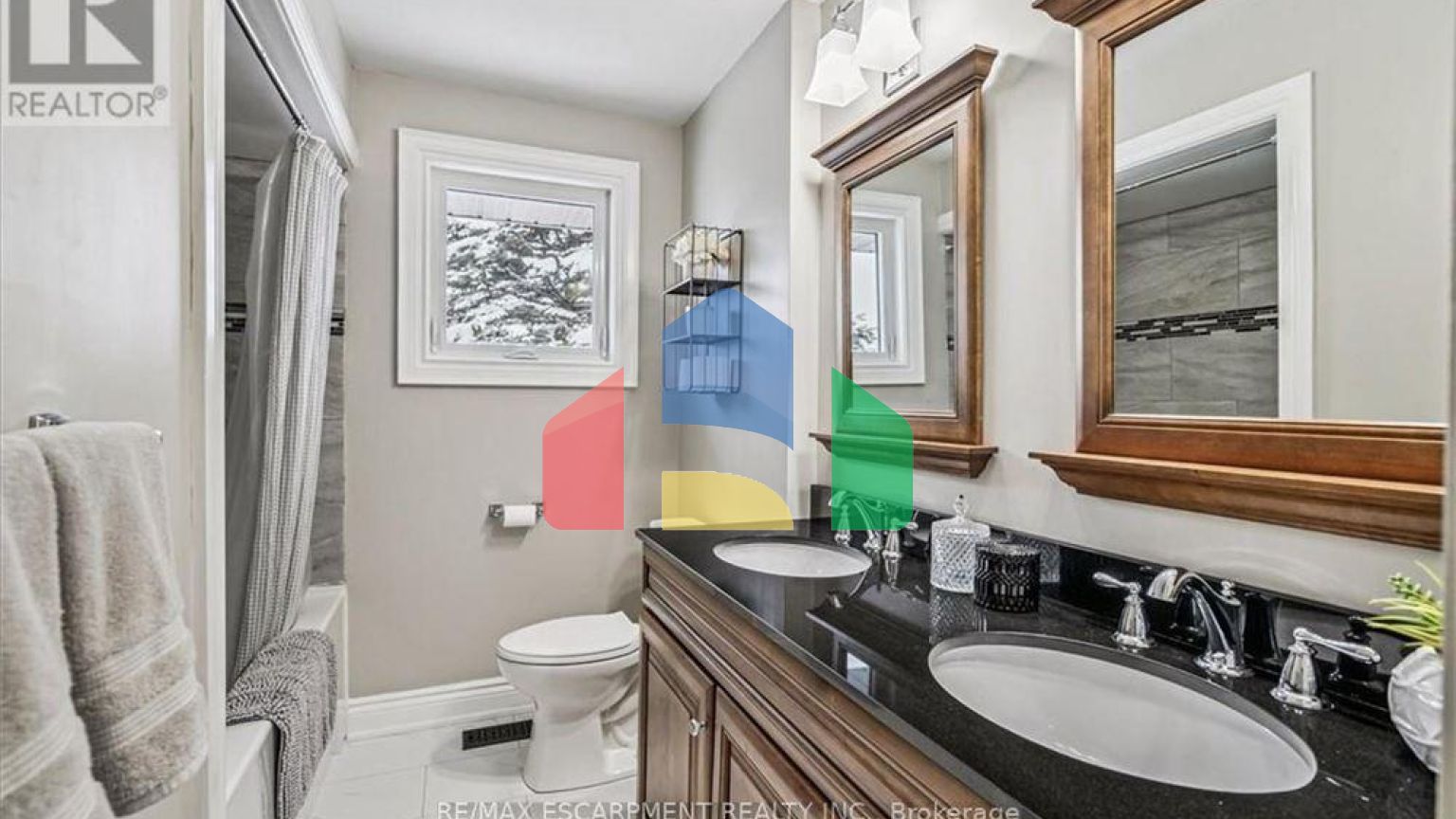 Residential - Single Family Home - Hamilton, Canada - Canada