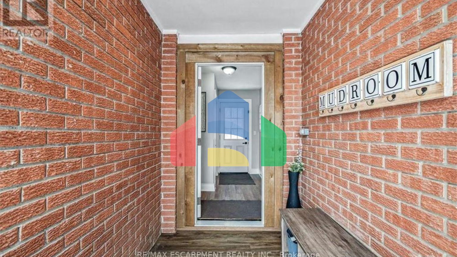 Residential - Single Family Home - Hamilton, Canada - Canada