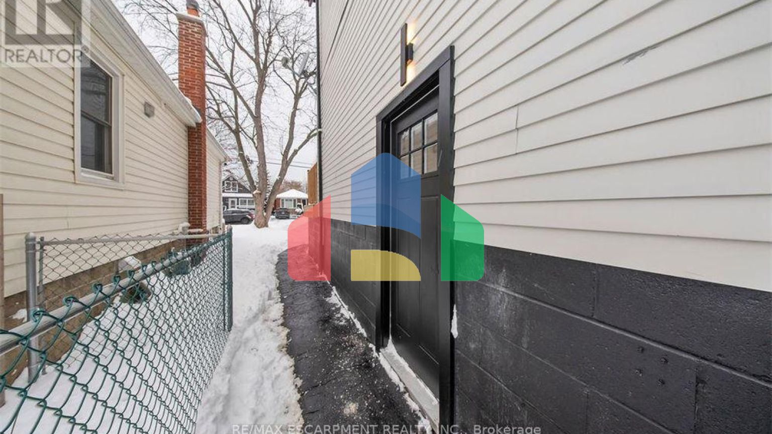 Residential - Single Family Home - Hamilton, Canada - Canada