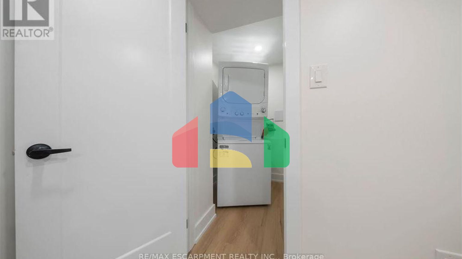 Residential - Single Family Home - Hamilton, Canada - Canada