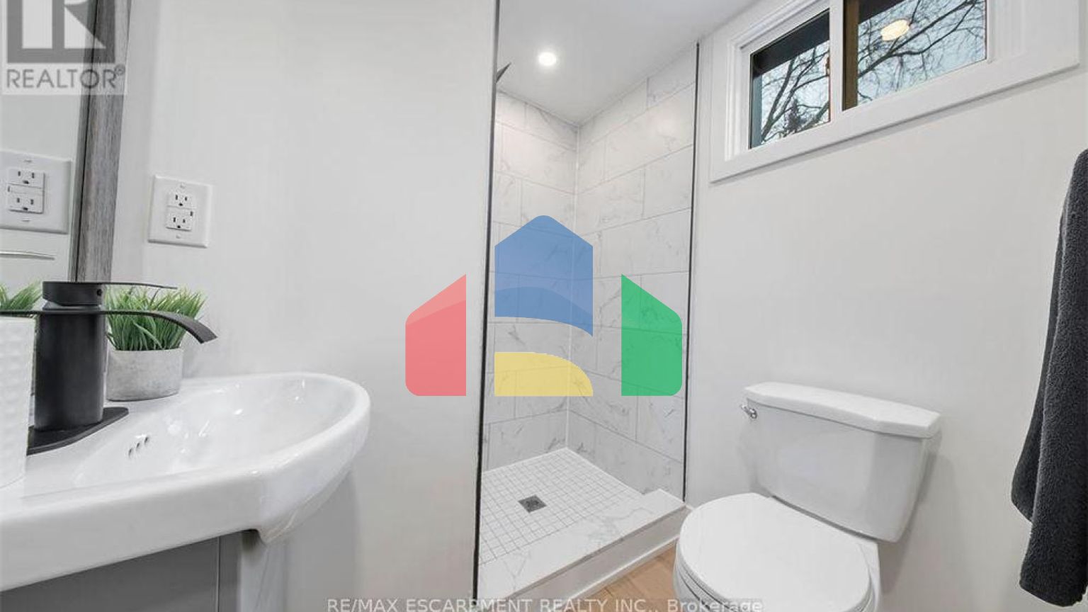 Residential - Single Family Home - Hamilton, Canada - Canada