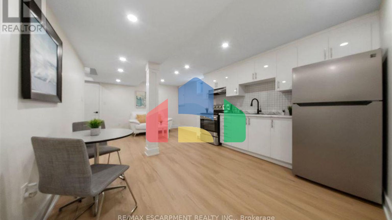 Residential - Single Family Home - Hamilton, Canada - Canada