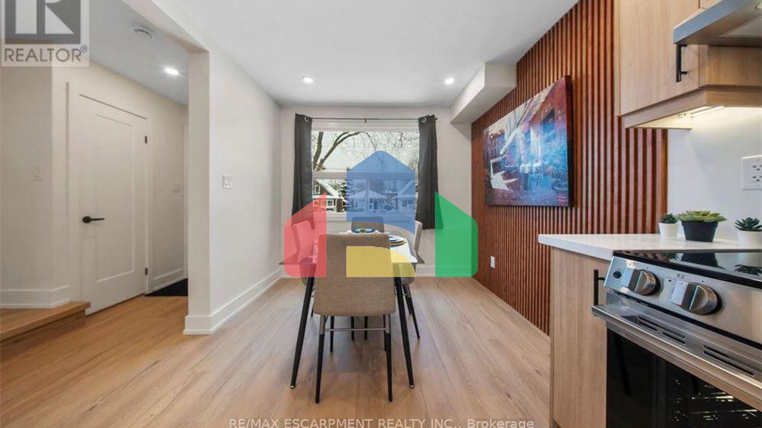 Residential - Single Family Home - Hamilton, Canada - Canada