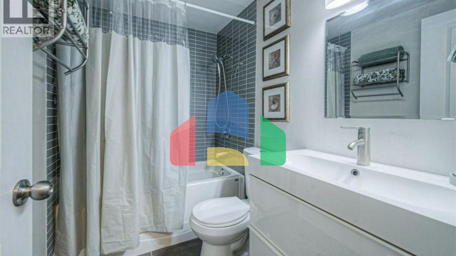 Residential - Single Family Home - Hamilton, Canada - Canada