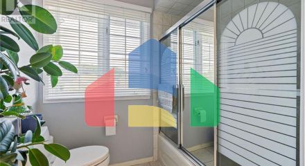 Residential - Single Family Home - Hamilton, Canada - Canada