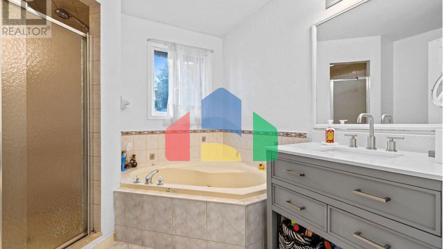 Residential - Single Family Home - Hamilton, Canada - Canada