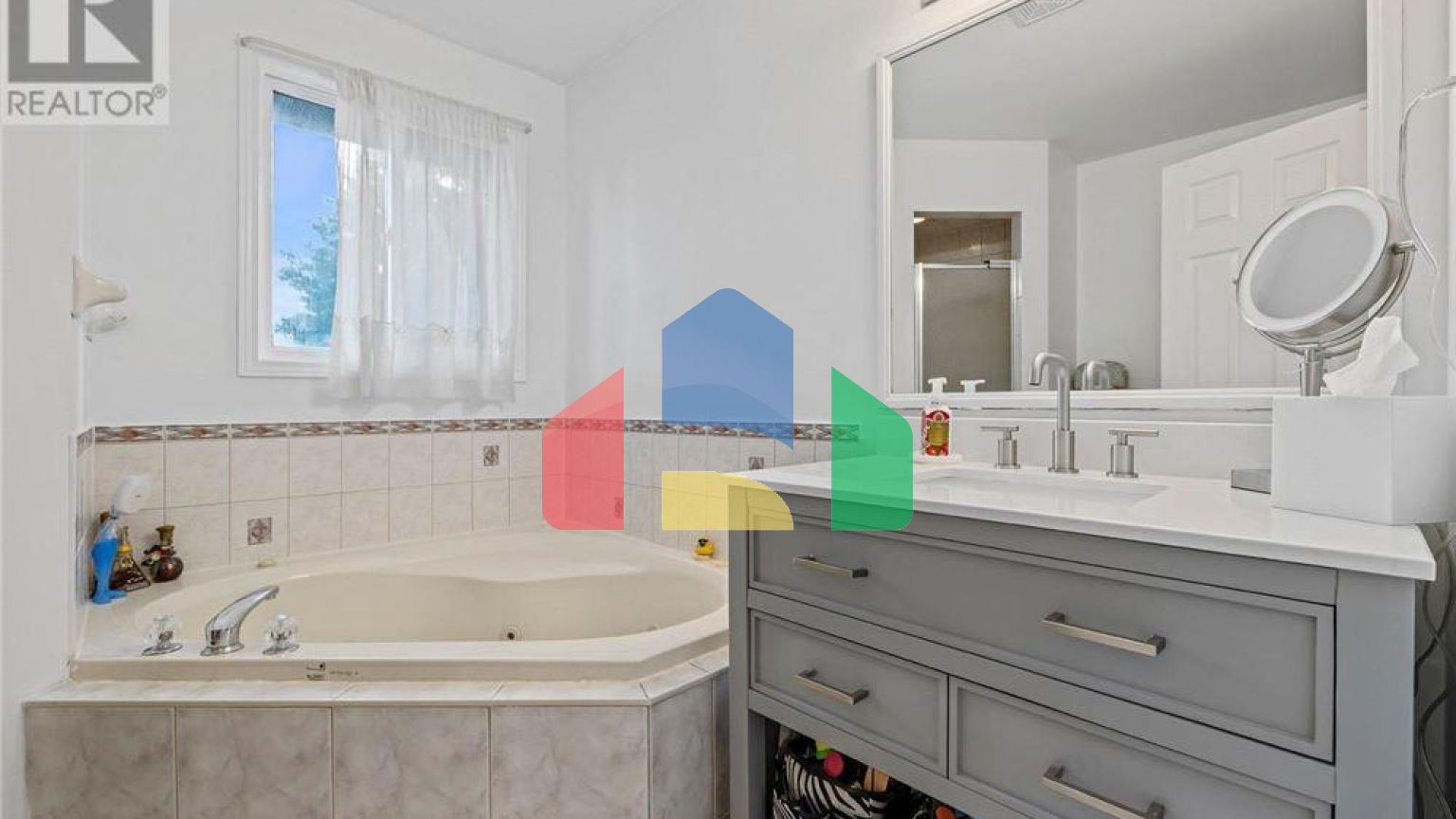 Residential - Single Family Home - Hamilton, Canada - Canada