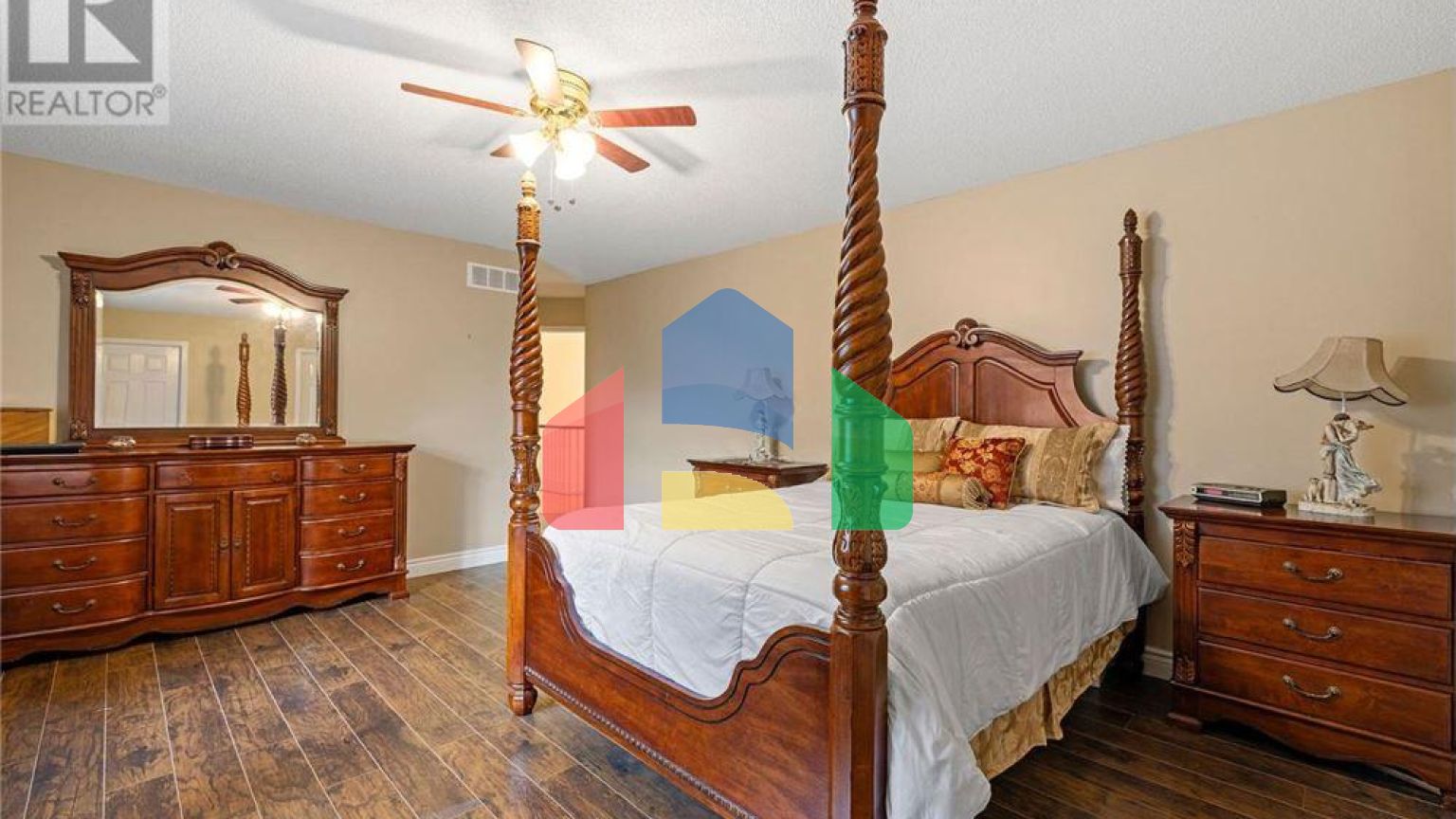 Residential - Single Family Home - Hamilton, Canada - Canada