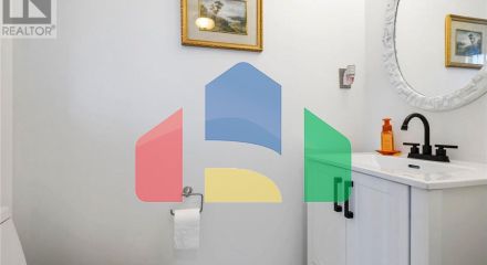 Residential - Single Family Home - Hamilton, Canada - Canada