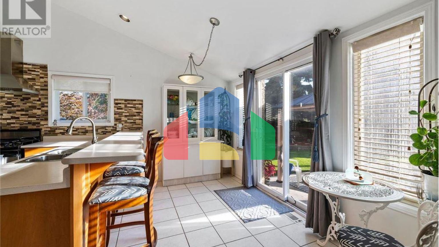 Residential - Single Family Home - Hamilton, Canada - Canada