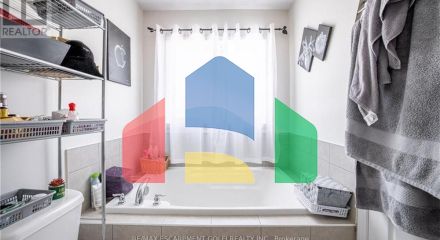 Residential - Single Family Home - Hamilton, Canada - Canada