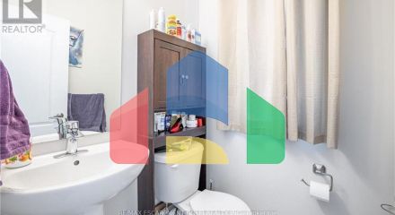 Residential - Single Family Home - Hamilton, Canada - Canada