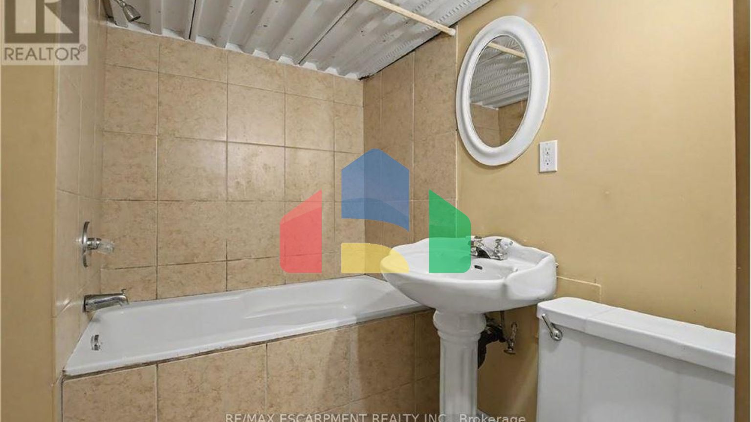 Residential - Single Family Home - Hamilton, Canada - Canada