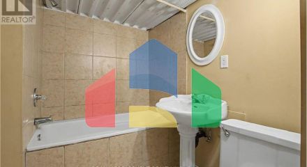 Residential - Single Family Home - Hamilton, Canada - Canada