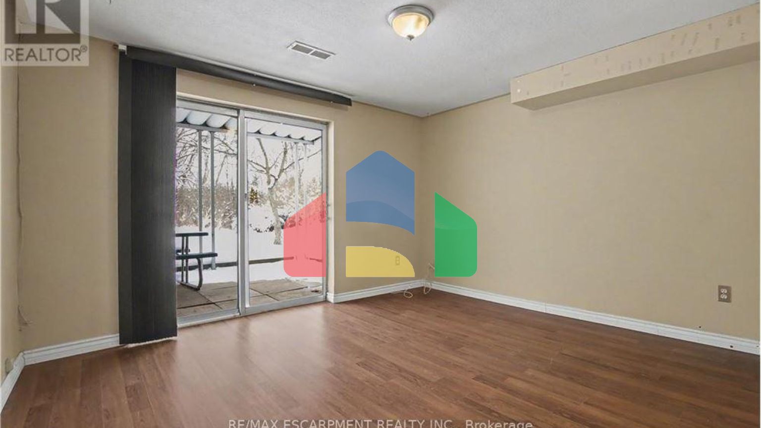 Residential - Single Family Home - Hamilton, Canada - Canada