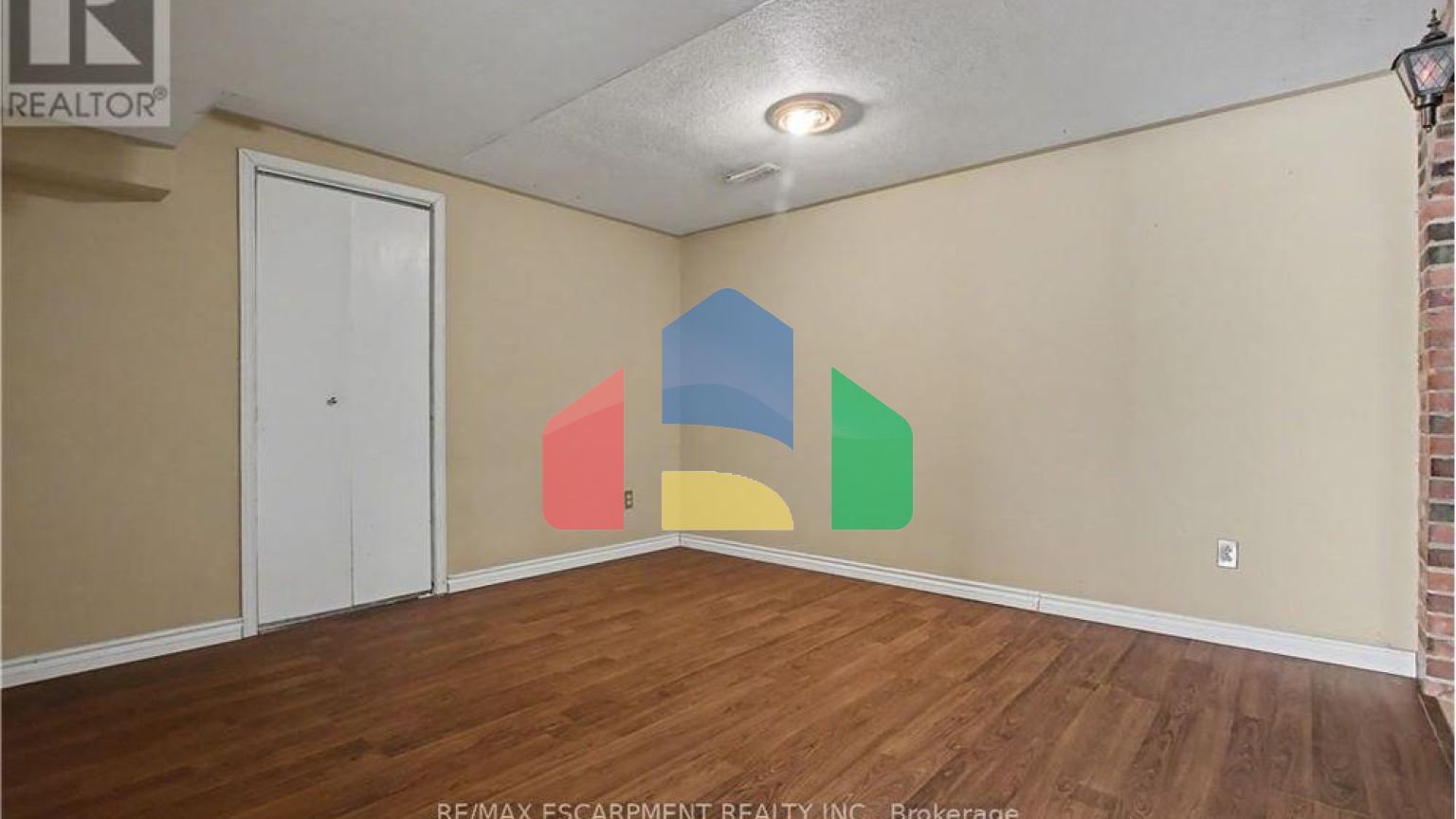 Residential - Single Family Home - Hamilton, Canada - Canada