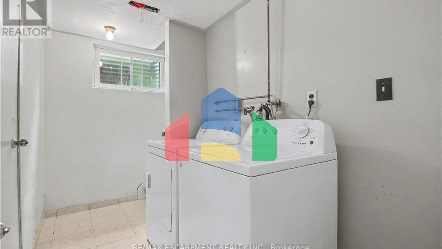 Residential - Single Family Home - Hamilton, Canada - Canada