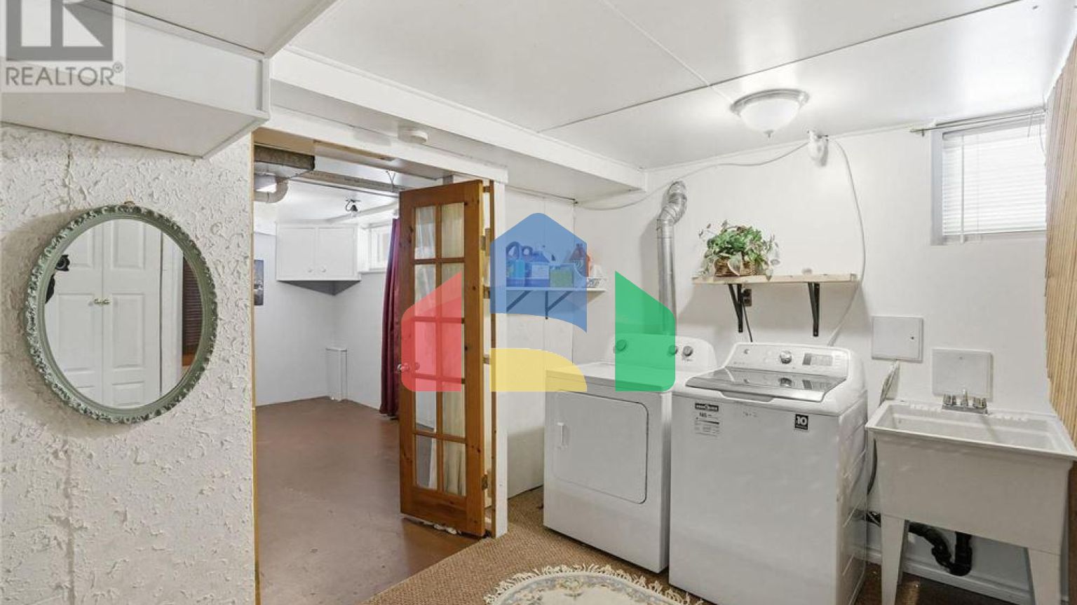 Residential - Single Family Home - Hamilton, Canada - Canada