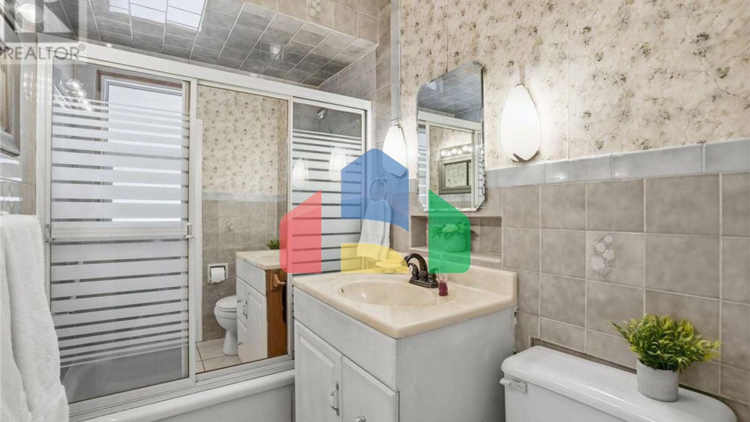 Residential - Single Family Home - Hamilton, Canada - Canada