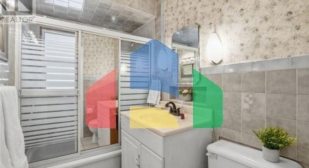 Residential - Single Family Home - Hamilton, Canada - Canada