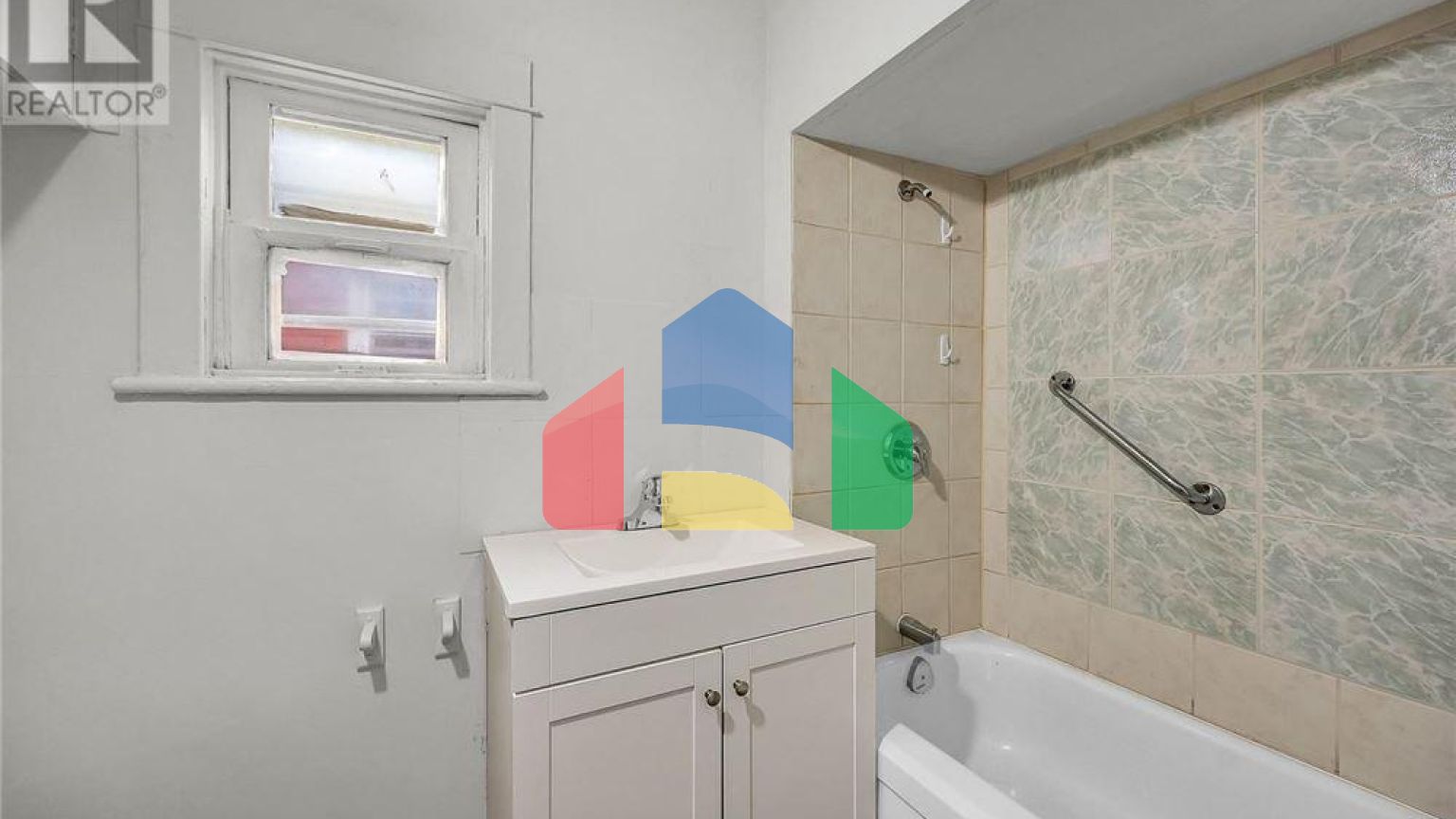 Residential - Single Family Home - Hamilton, Canada - Canada