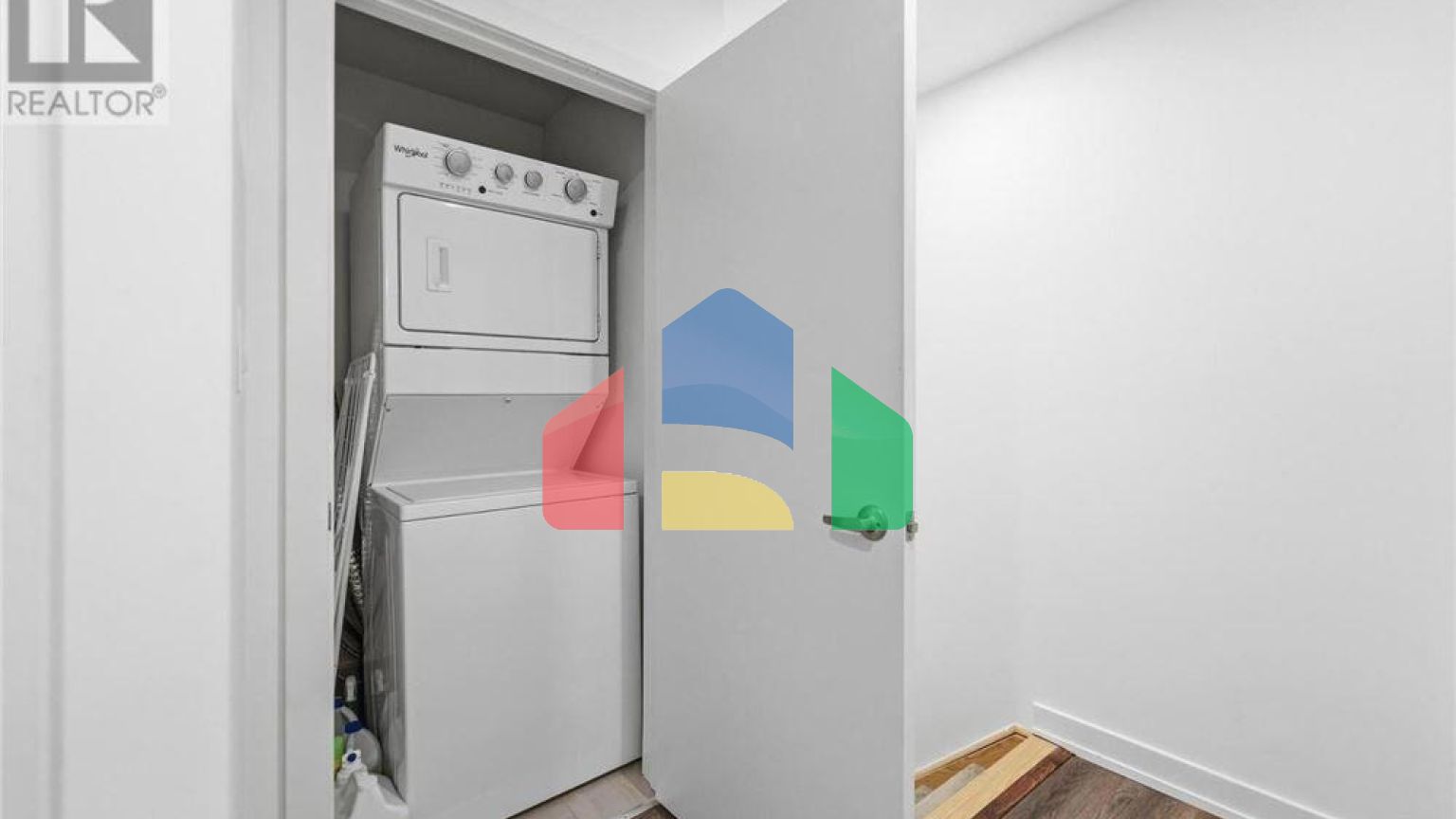 Residential - Single Family Home - Hamilton, Canada - Canada