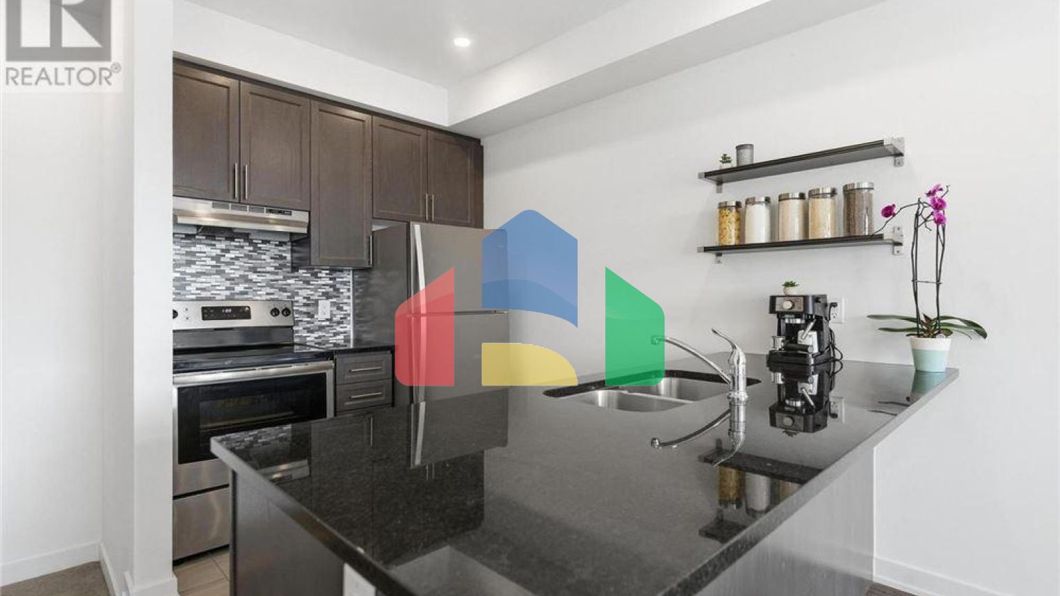 Residential - Single Family Home - Hamilton, Canada - Canada