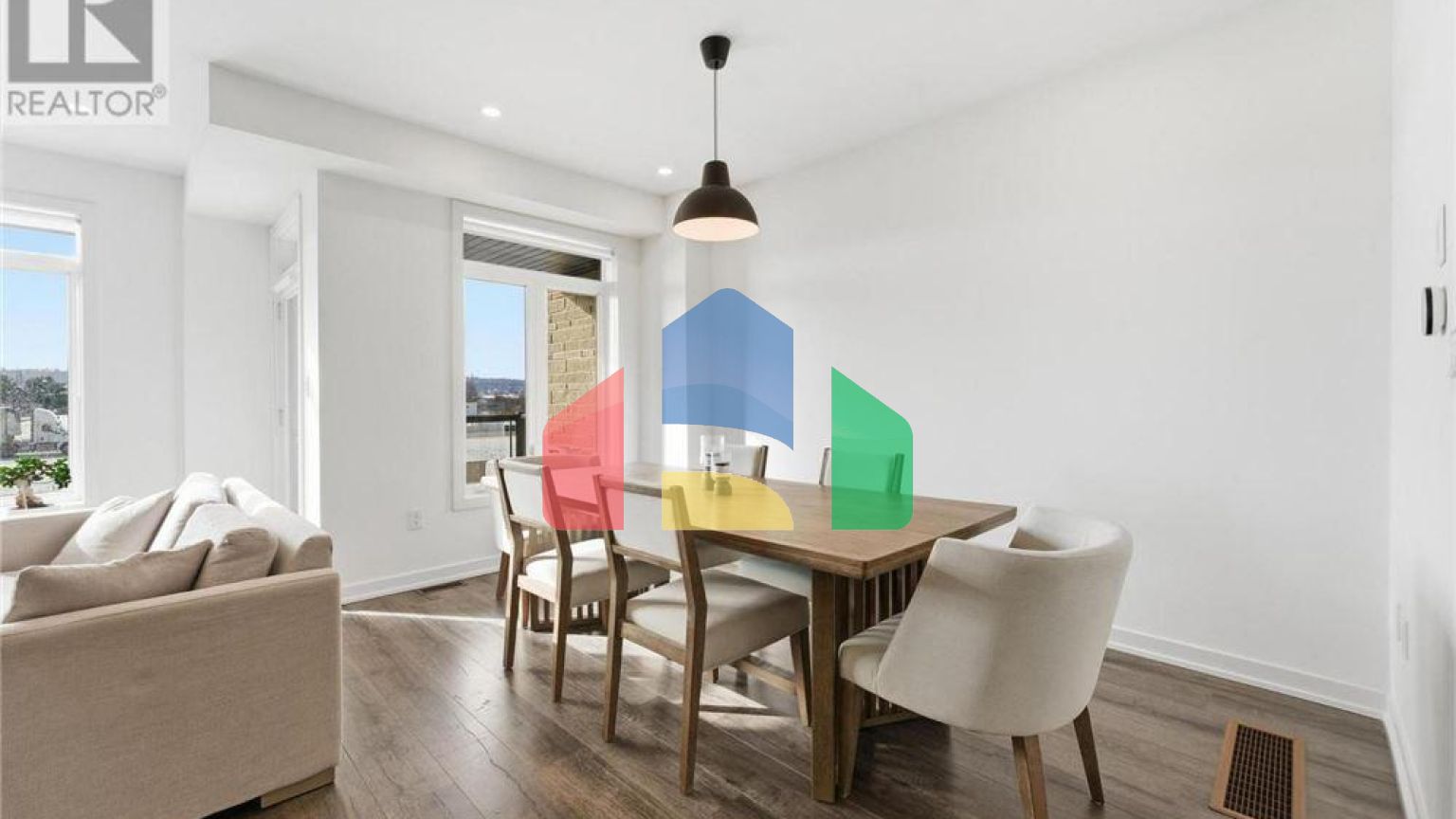 Residential - Single Family Home - Hamilton, Canada - Canada