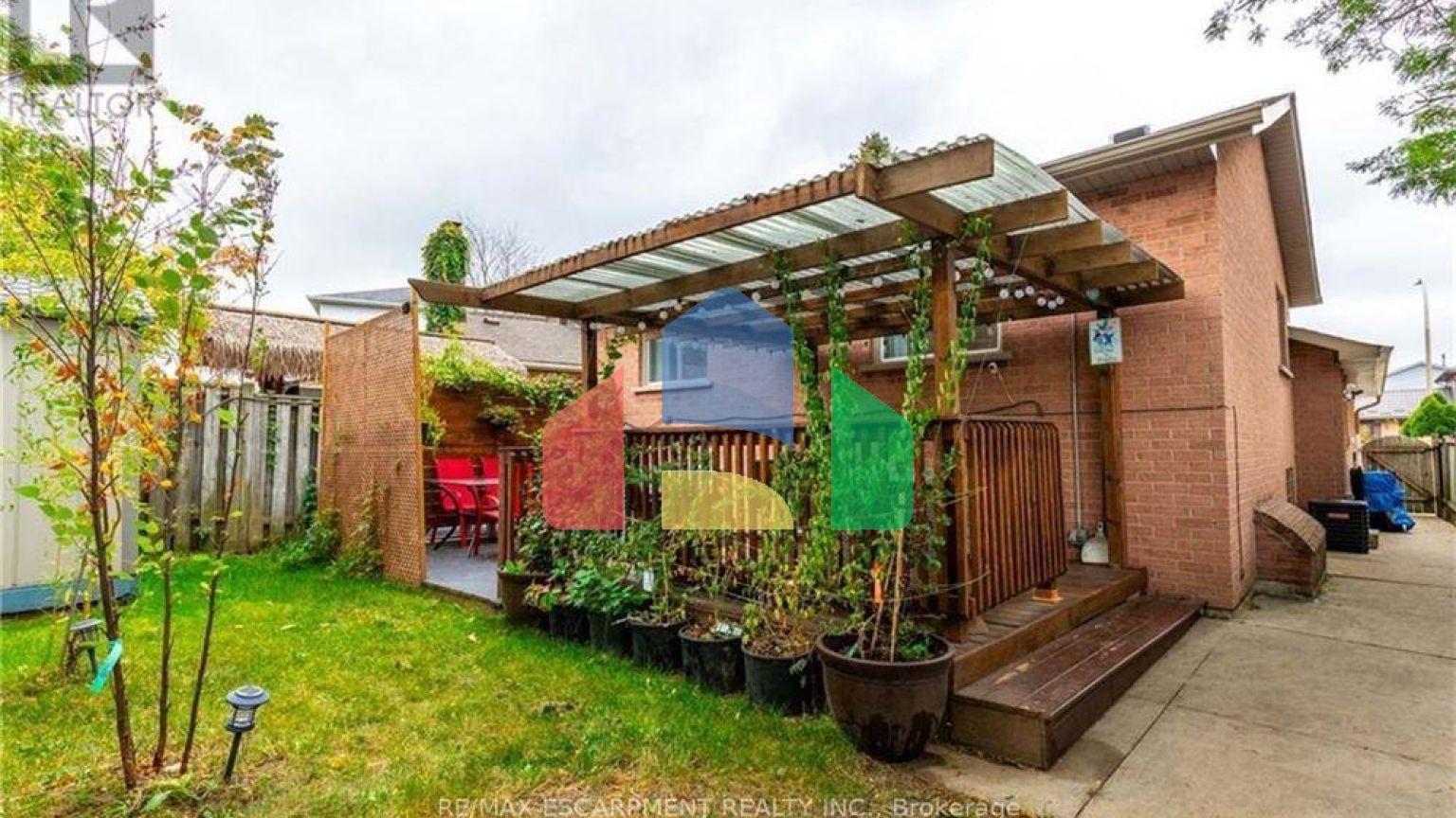 Residential - Single Family Home - Hamilton, Canada - Canada