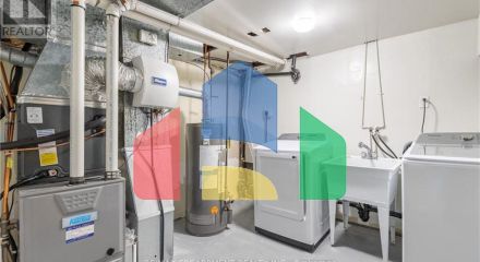 Residential - Single Family Home - Hamilton, Canada - Canada