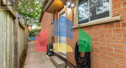 Residential - Single Family Home - Hamilton, Canada - Canada