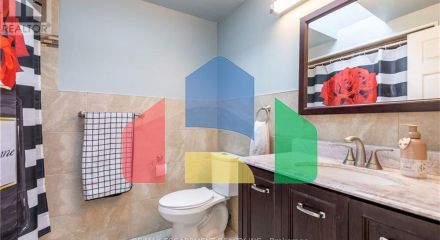 Residential - Single Family Home - Hamilton, Canada - Canada