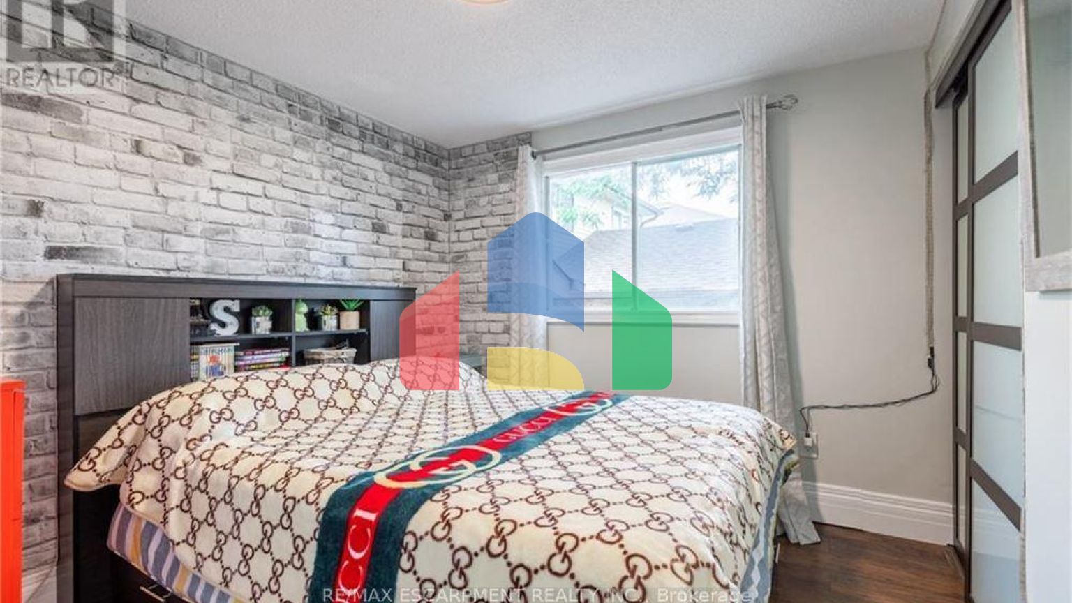 Residential - Single Family Home - Hamilton, Canada - Canada