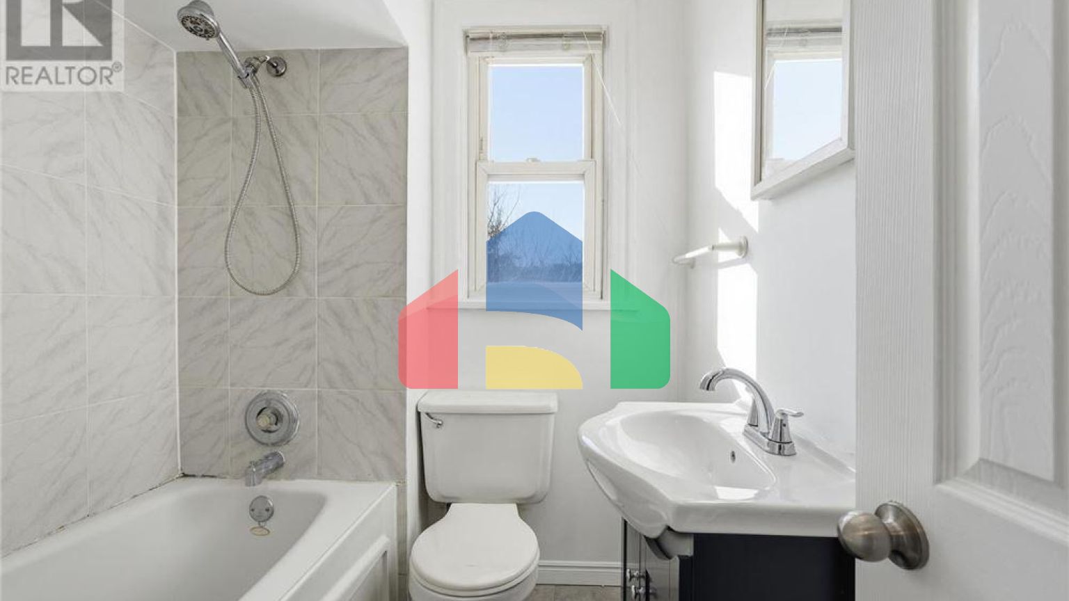 Residential - Single Family Home - Hamilton, Canada - Canada