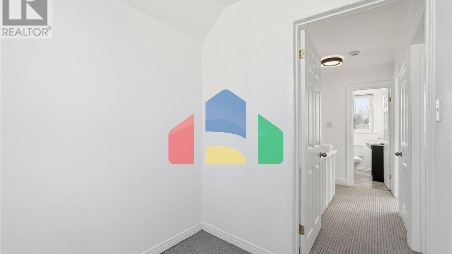 Residential - Single Family Home - Hamilton, Canada - Canada