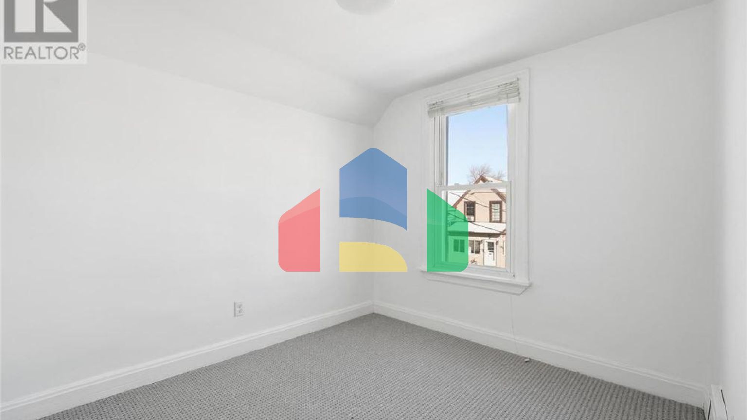 Residential - Single Family Home - Hamilton, Canada - Canada