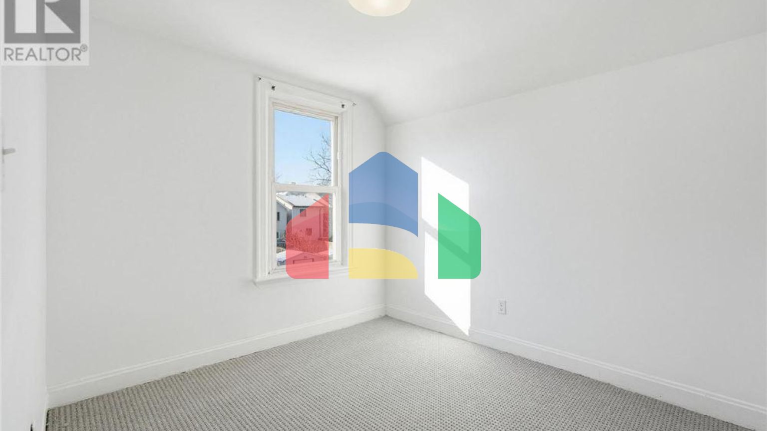 Residential - Single Family Home - Hamilton, Canada - Canada