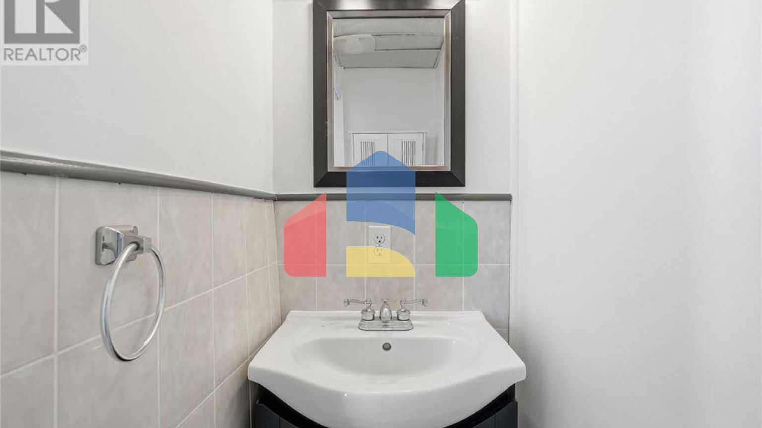 Residential - Single Family Home - Hamilton, Canada - Canada