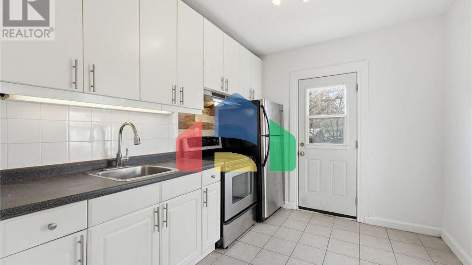 Residential - Single Family Home - Hamilton, Canada - Canada