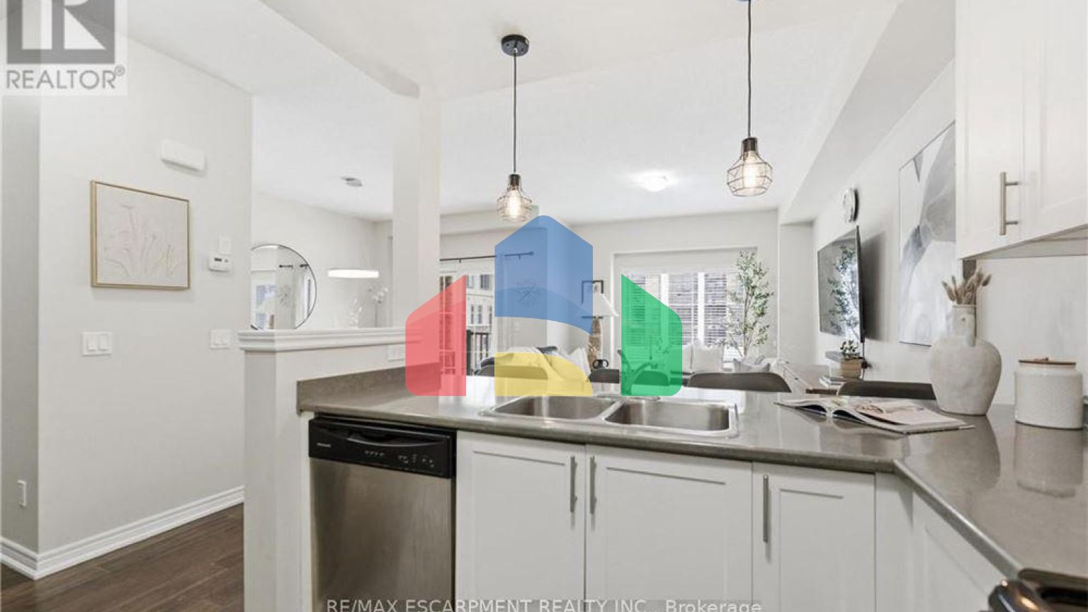 Residential - Single Family Home - Hamilton, Canada - Canada