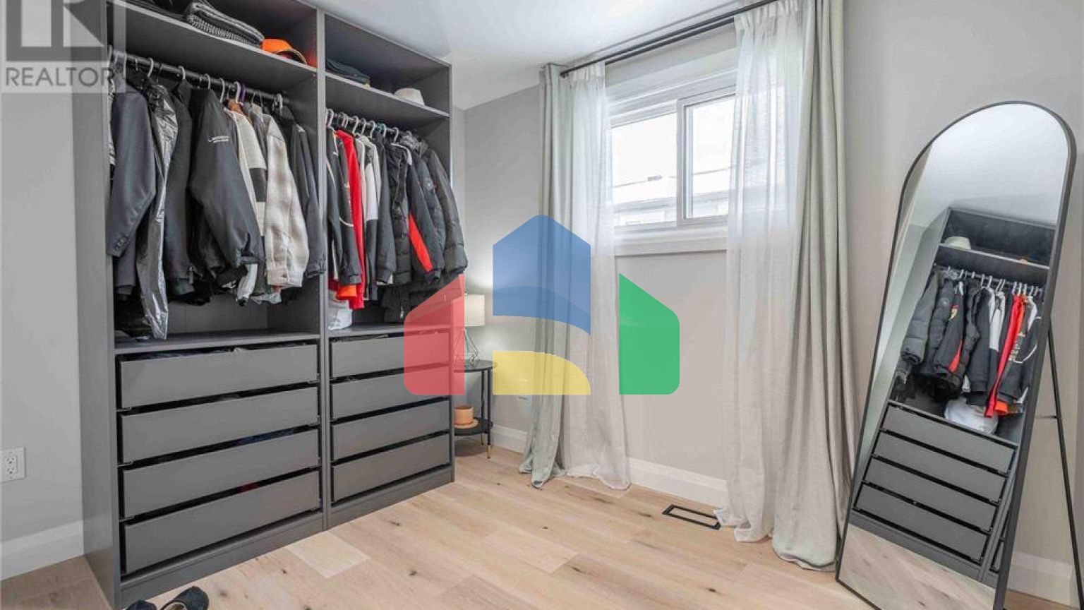 Residential - Single Family Home - Hamilton, Canada - Canada