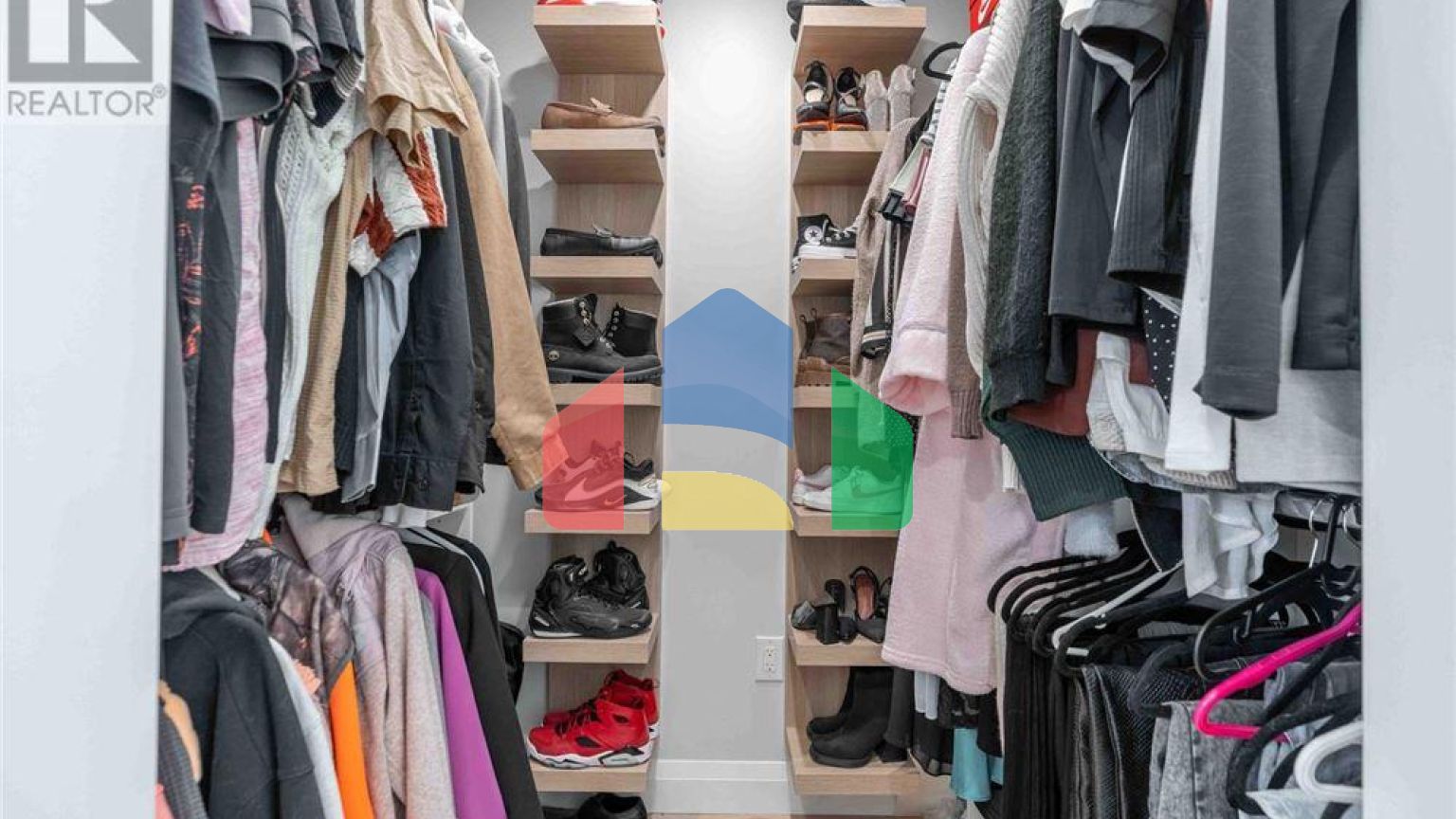 Residential - Single Family Home - Hamilton, Canada - Canada