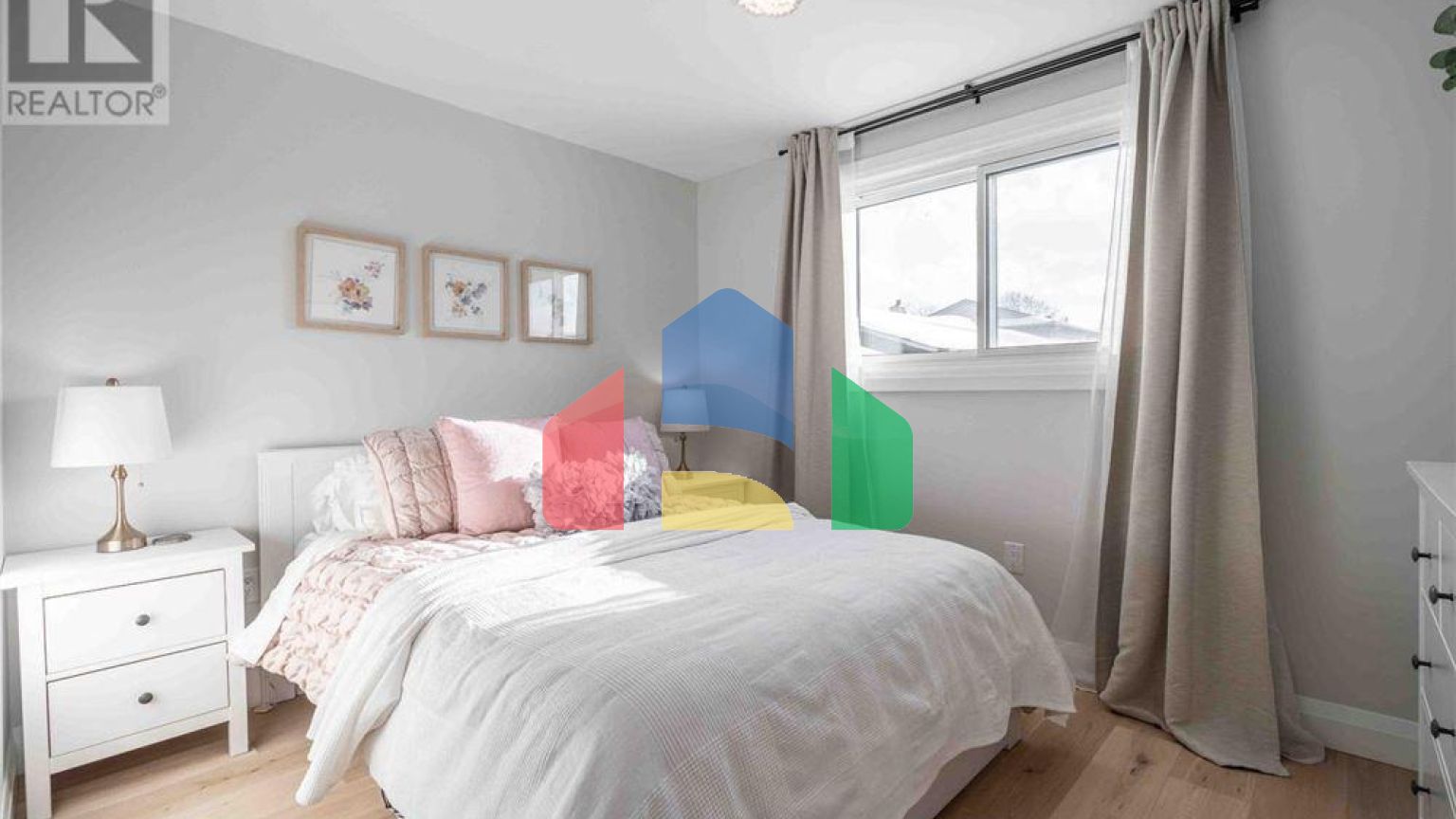 Residential - Single Family Home - Hamilton, Canada - Canada