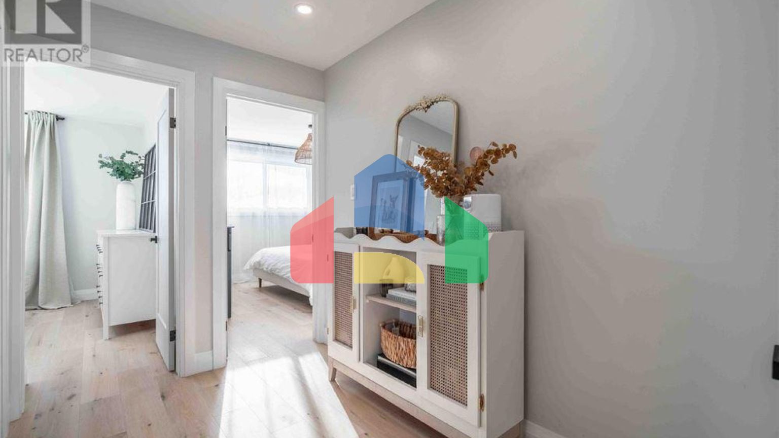 Residential - Single Family Home - Hamilton, Canada - Canada