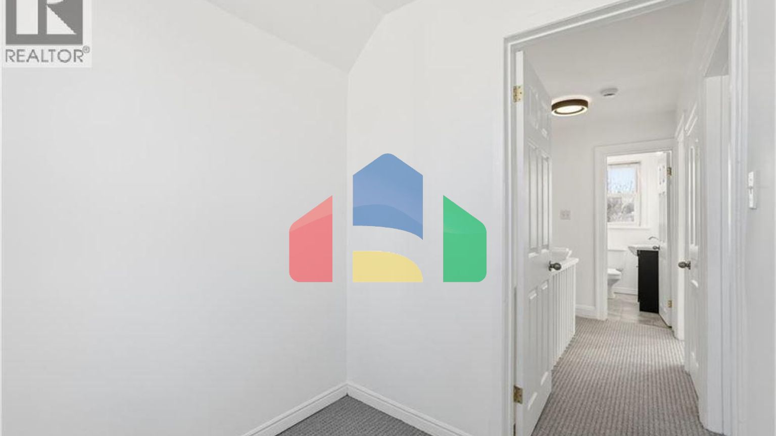 Residential - Single Family Home - Hamilton, Canada - Canada